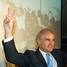 Победный жест нового президента Реала Рамона Кальдерона//Reuters