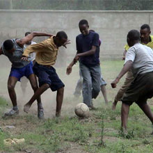 Скоро эти ребята сыграют на настоящем футбольном поле//www.nyitoday.org